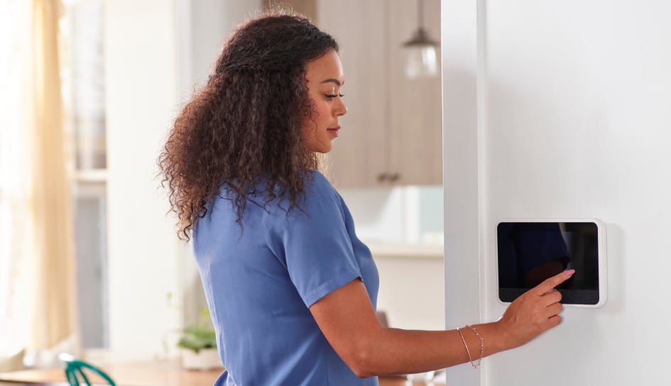 Vivint smart hub in Fresno]]